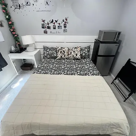 Private, Secure, Immaculate & Cozy Room Brampton Extérieur photo